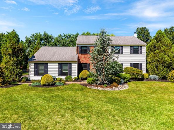 85 Wheatsheaf Road, Warminster PA 18974