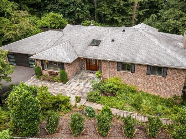 24 Springtree Lane, Yardley PA 19067