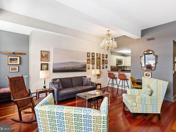 1500 Chestnut Street 18H, Philadelphia PA 19102