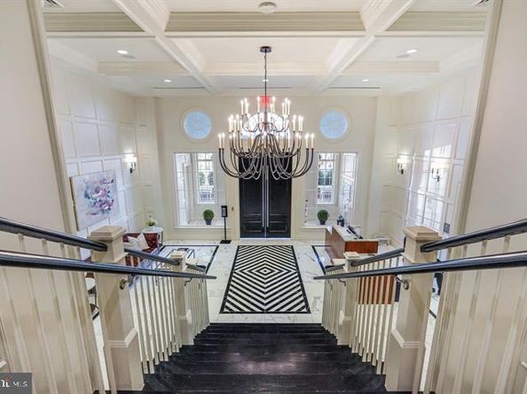 6900 Fleetwood Road 201, Mclean VA 22101