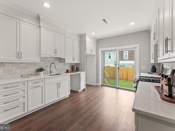 429 Lemonte Street, Philadelphia PA 19128