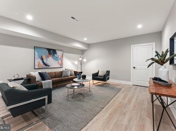 429 Lemonte Street, Philadelphia PA 19128
