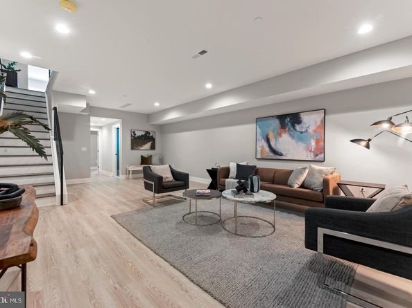429 Lemonte Street, Philadelphia PA 19128