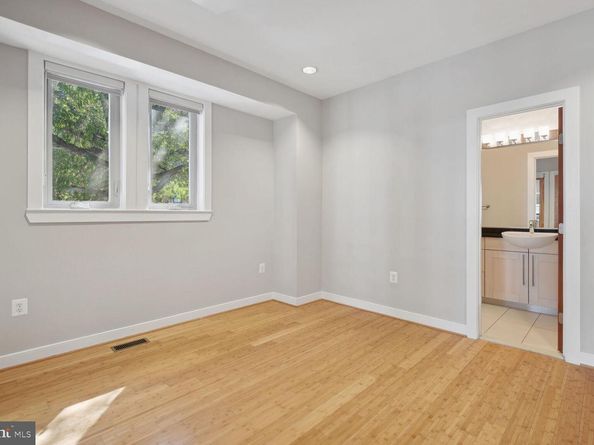 241 R Street NE A, Washington DC 20002