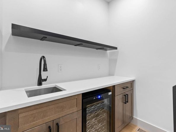 613 Mercy Street, Philadelphia PA 19148