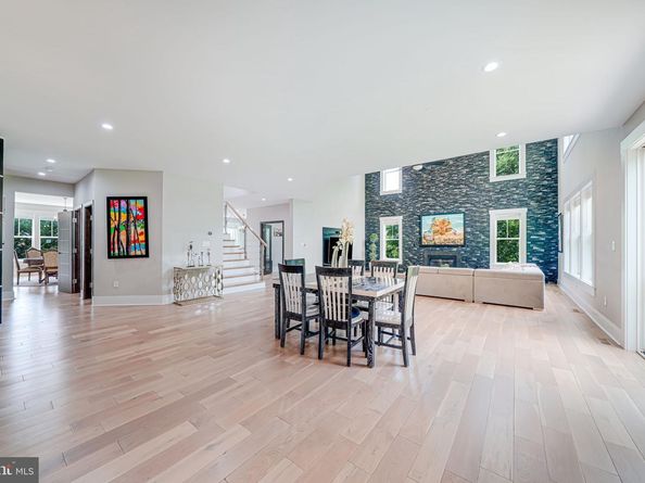 9908 Blake Lane, Oakton VA 22124