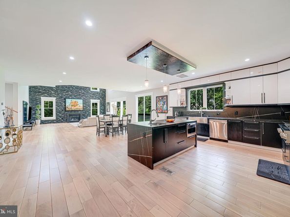 9908 Blake Lane, Oakton VA 22124