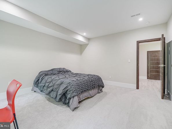 9908 Blake Lane, Oakton VA 22124