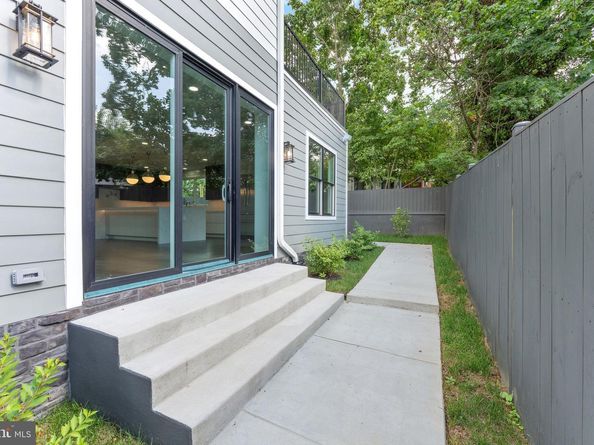 1610 12TH Street S, Arlington VA 22204