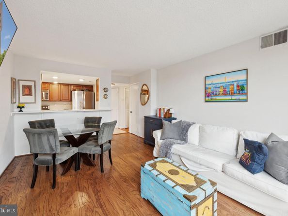 1700 17TH Street NW 403, Washington DC 20009