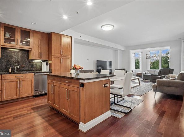 8220 Crestwood Heights Drive 301, Mclean VA 22102