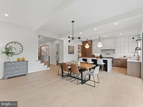 906 Hillcrest Drive SW, Vienna VA 22180