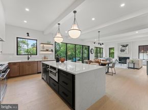 906 Hillcrest Drive SW, Vienna VA 22180