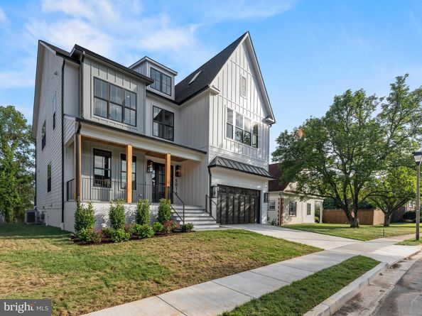 906 Hillcrest Drive SW, Vienna VA 22180