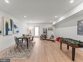 906 Hillcrest Drive SW, Vienna VA 22180