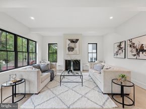 906 Hillcrest Drive SW, Vienna VA 22180