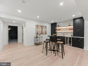 906 Hillcrest Drive SW, Vienna VA 22180