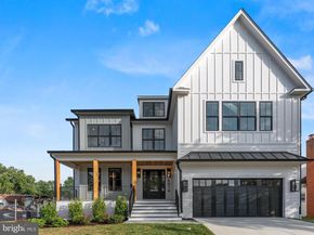 906 Hillcrest Drive SW, Vienna VA 22180