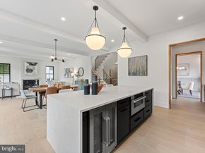 906 Hillcrest Drive SW, Vienna VA 22180