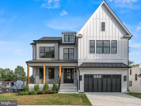 906 Hillcrest Drive SW, Vienna VA 22180