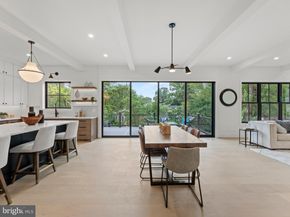 906 Hillcrest Drive SW, Vienna VA 22180