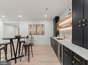 906 Hillcrest Drive SW, Vienna VA 22180