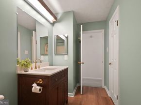 169 Applegate Drive, Sterling VA 20164