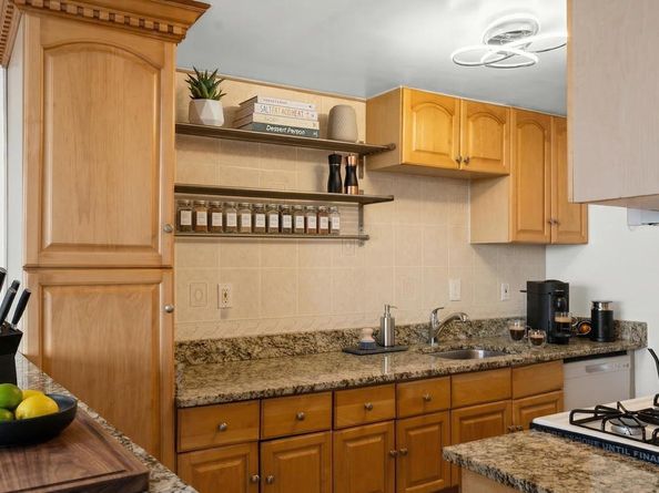 4600 Duke Street 1617, Alexandria VA 22304