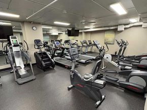 3800 Powell Lane 302, Falls Church VA 22041