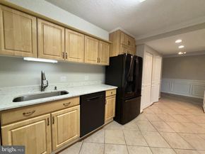 3800 Powell Lane 302, Falls Church VA 22041