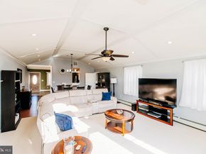 72 Thornridge Drive, Levittown PA 19054