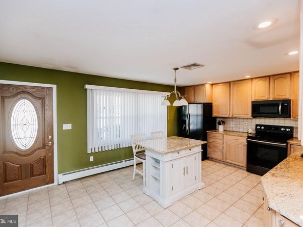 72 Thornridge Drive, Levittown PA 19054