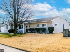 72 Thornridge Drive, Levittown PA 19054