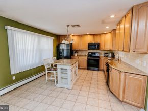 72 Thornridge Drive, Levittown PA 19054