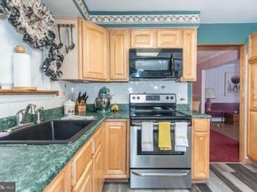 1036 Oakwood Drive, Warminster PA 18974