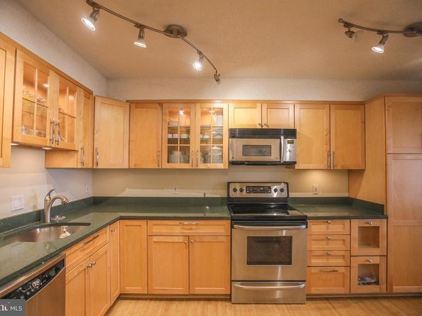 3800 Powell Lane 1121, Falls Church VA 22041