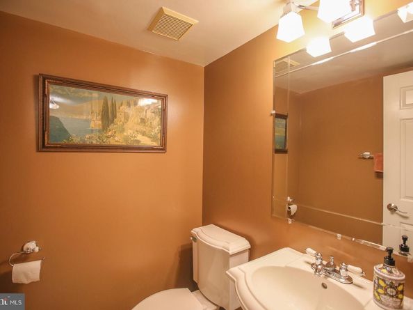 3800 Powell Lane 1121, Falls Church VA 22041