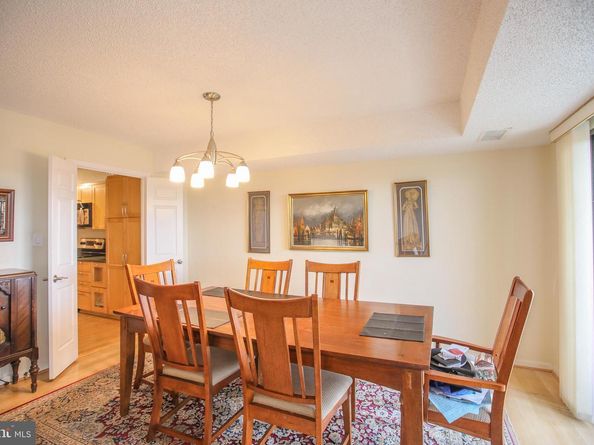 3800 Powell Lane 1121, Falls Church VA 22041