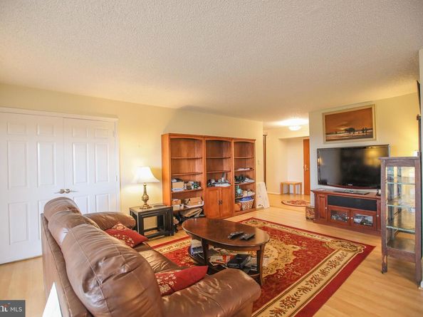 3800 Powell Lane 1121, Falls Church VA 22041