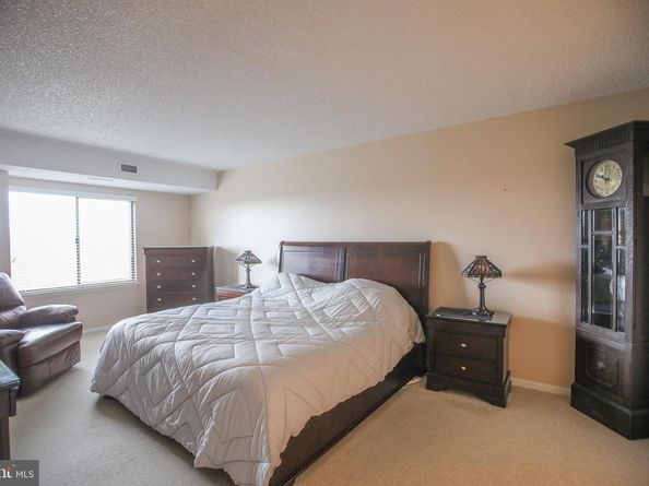 3800 Powell Lane 1121, Falls Church VA 22041