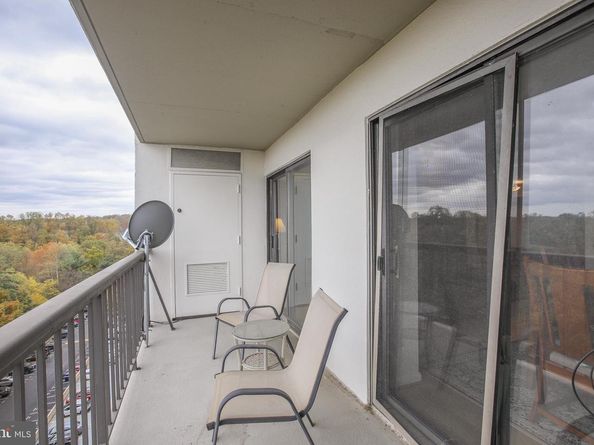 3800 Powell Lane 1121, Falls Church VA 22041