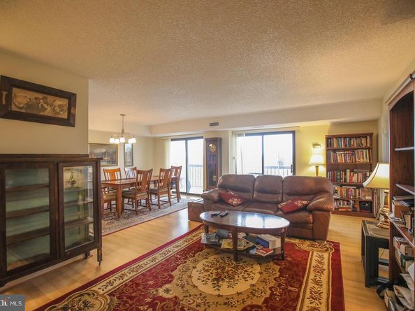 3800 Powell Lane 1121, Falls Church VA 22041