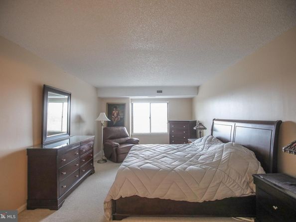 3800 Powell Lane 1121, Falls Church VA 22041