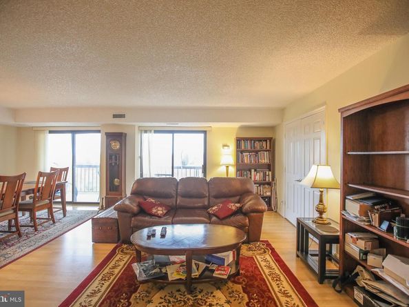 3800 Powell Lane 1121, Falls Church VA 22041