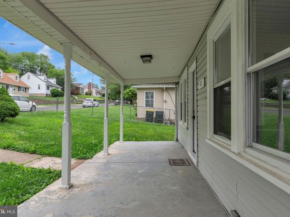 110 Woodlawn Avenue, Willow Grove PA 19090