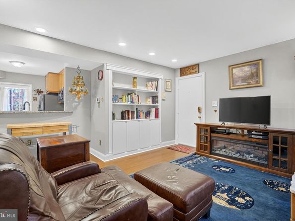 1407 E Abingdon Drive 1, Alexandria VA 22314