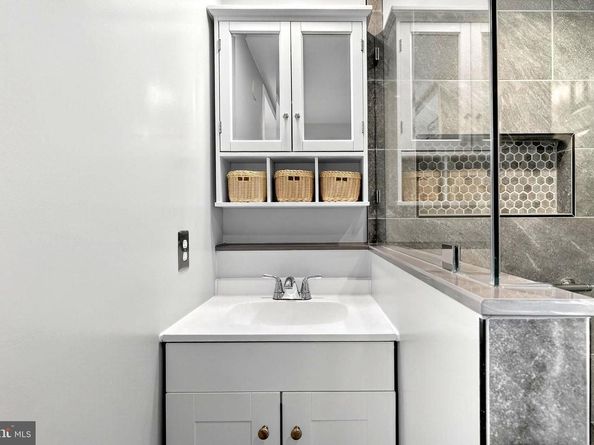 1407 E Abingdon Drive 1, Alexandria VA 22314