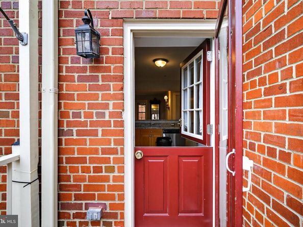 1407 E Abingdon Drive 1, Alexandria VA 22314