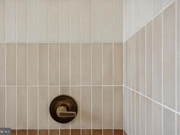 211 Hermit, Philadelphia PA 19128