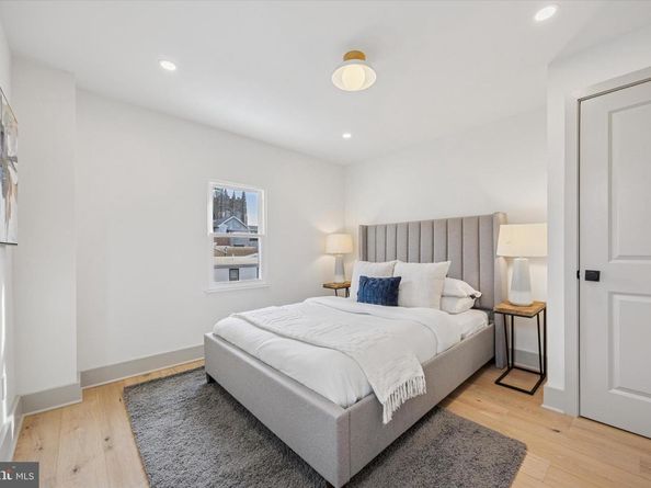 211 Hermit, Philadelphia PA 19128